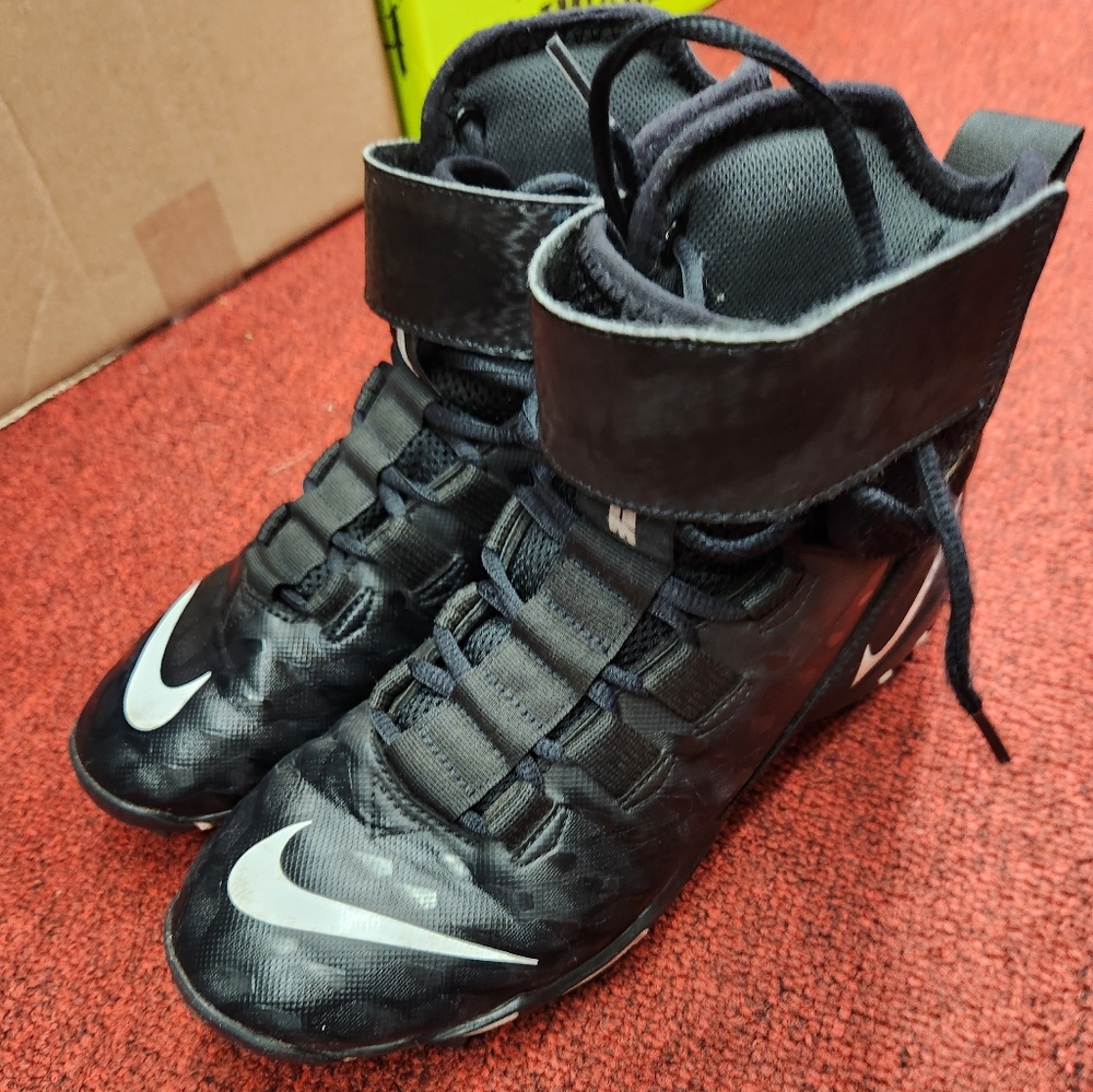 Nike Force Savage 2 Shark Football Cleats Men's Size 7 BV0151-001
